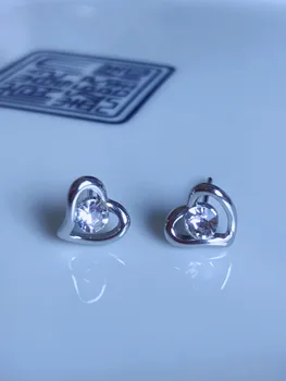 DGTANAER Высококачественные серьги-гвоздики из нержавеющей стали с кристаллами в виде сердечек Для женщин, Модные Геометрические украшения для ушей Для девочек, Подарки на День рождения